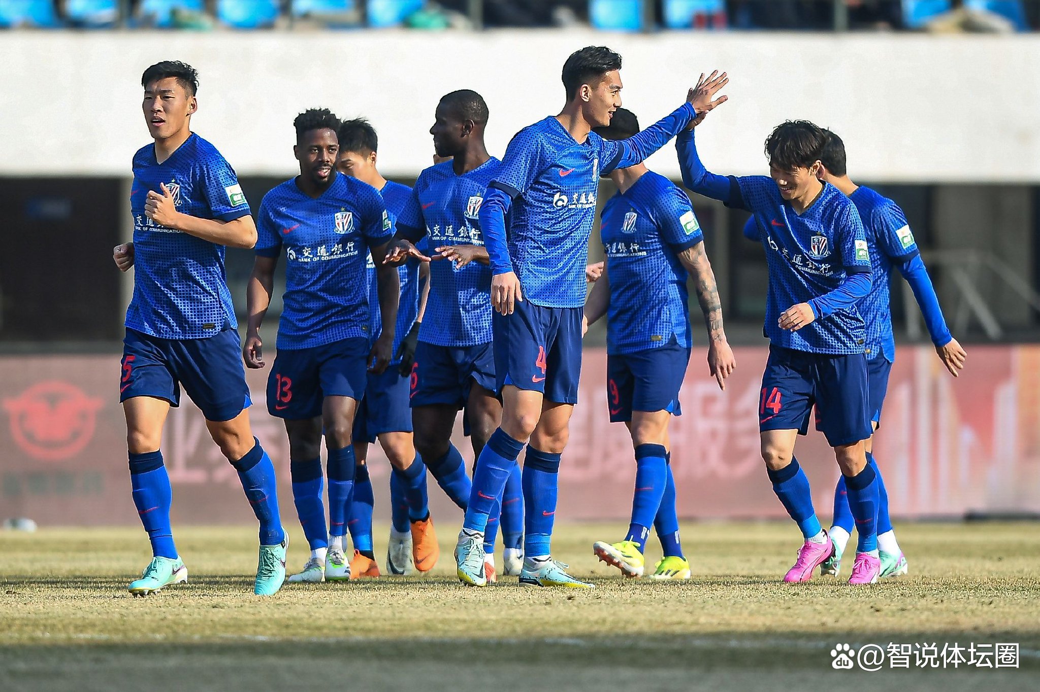 包含里程碑夜！上海申花外线爆发；葡超集结日刷纪录；悬念犹存；球队文化再被提及的词条QIUSU Sports